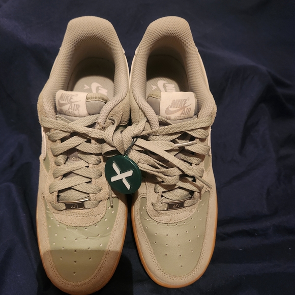 Nike Air Force 1 Low Sage Green and White with Gum Sole - Picture 4 of 5